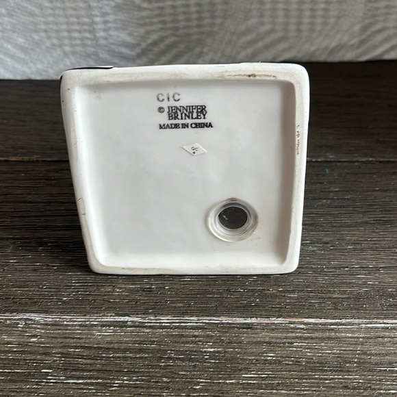 Vintage Eiffel Tower Salt or Pepper Shaker - Picture 2 of 3